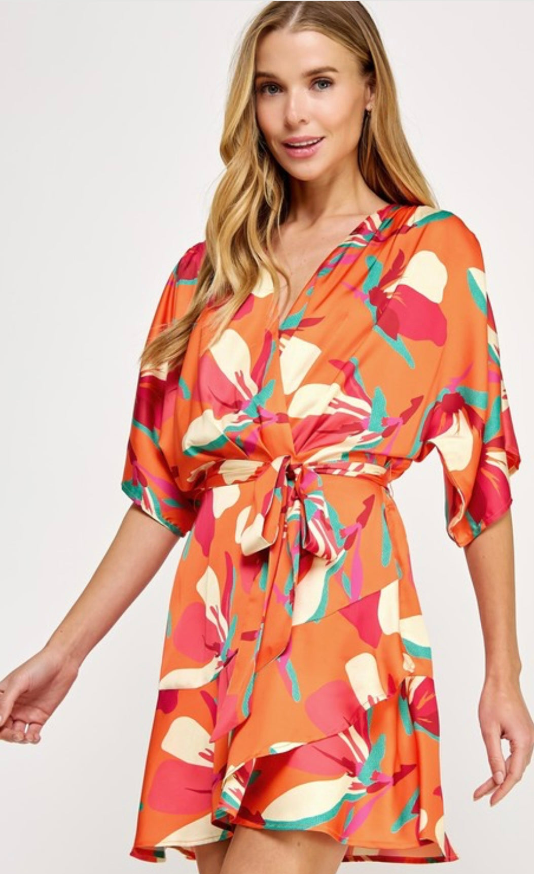 **🧡🩷 NEW & in stock & ready to ship! 🩷🧡** Floral pattern wrap dress