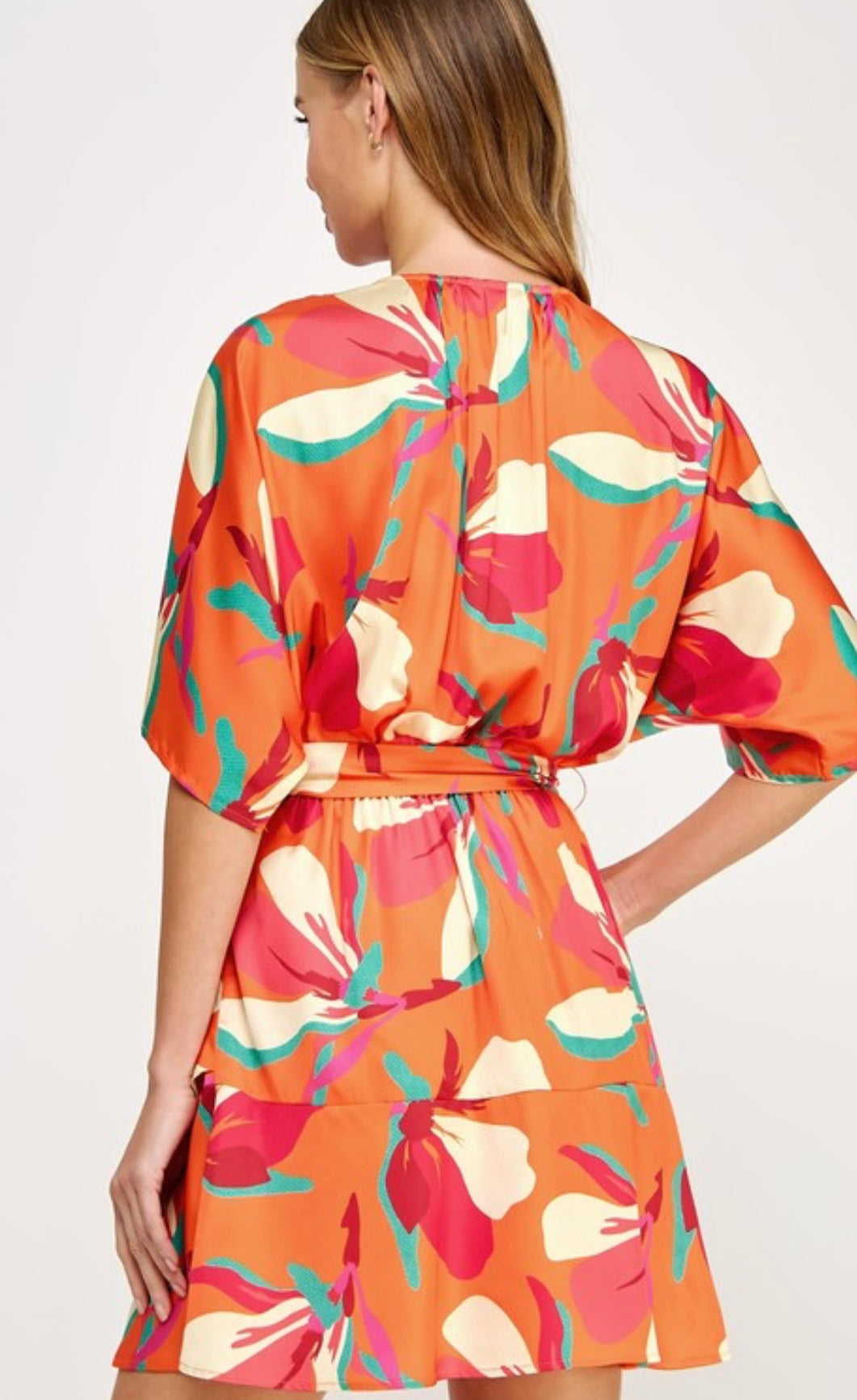 **🧡🩷 NEW & in stock & ready to ship! 🩷🧡** Floral pattern wrap dress