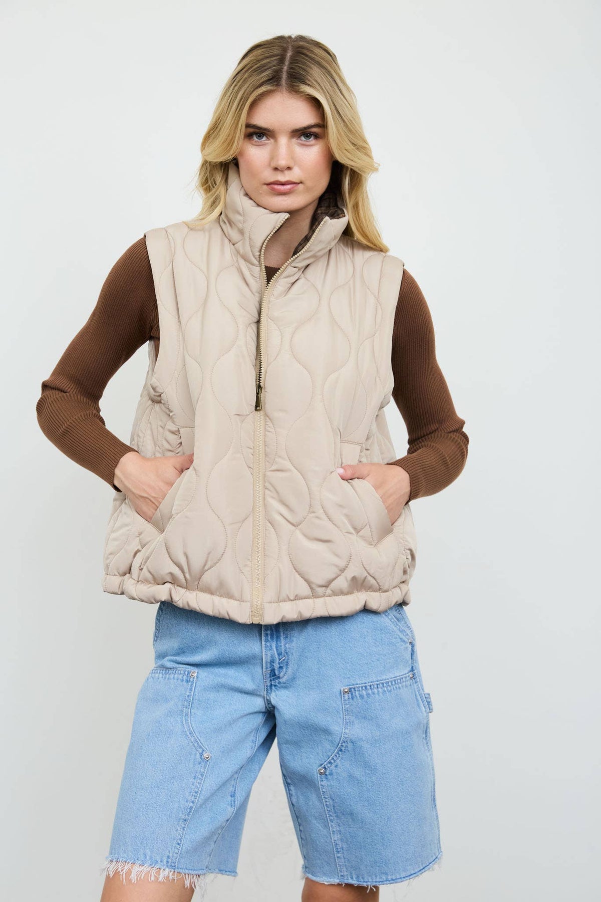 Plaid collar detail vest