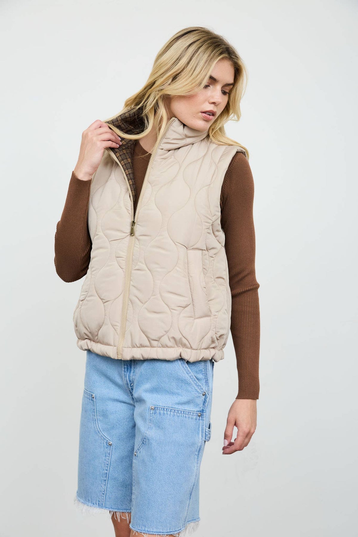 Plaid collar detail vest