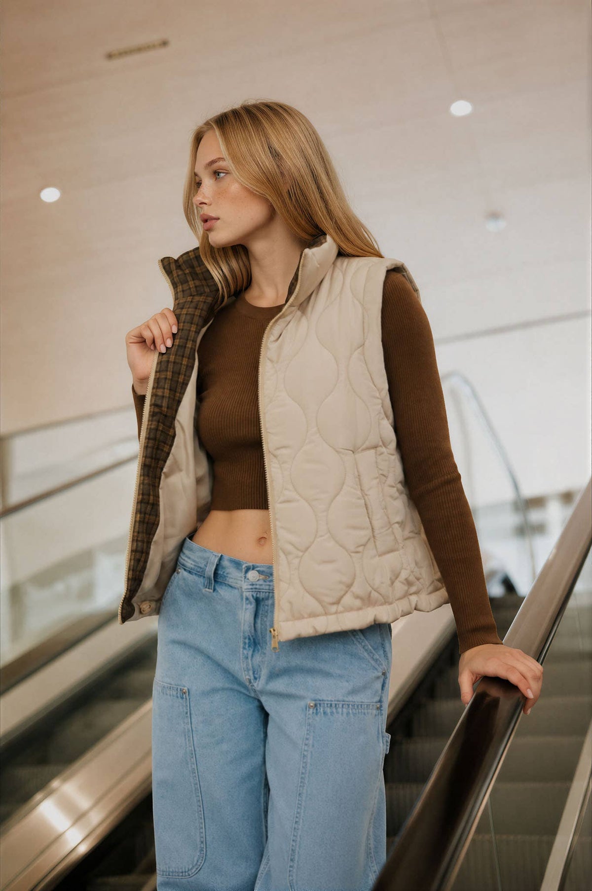 Plaid collar detail vest