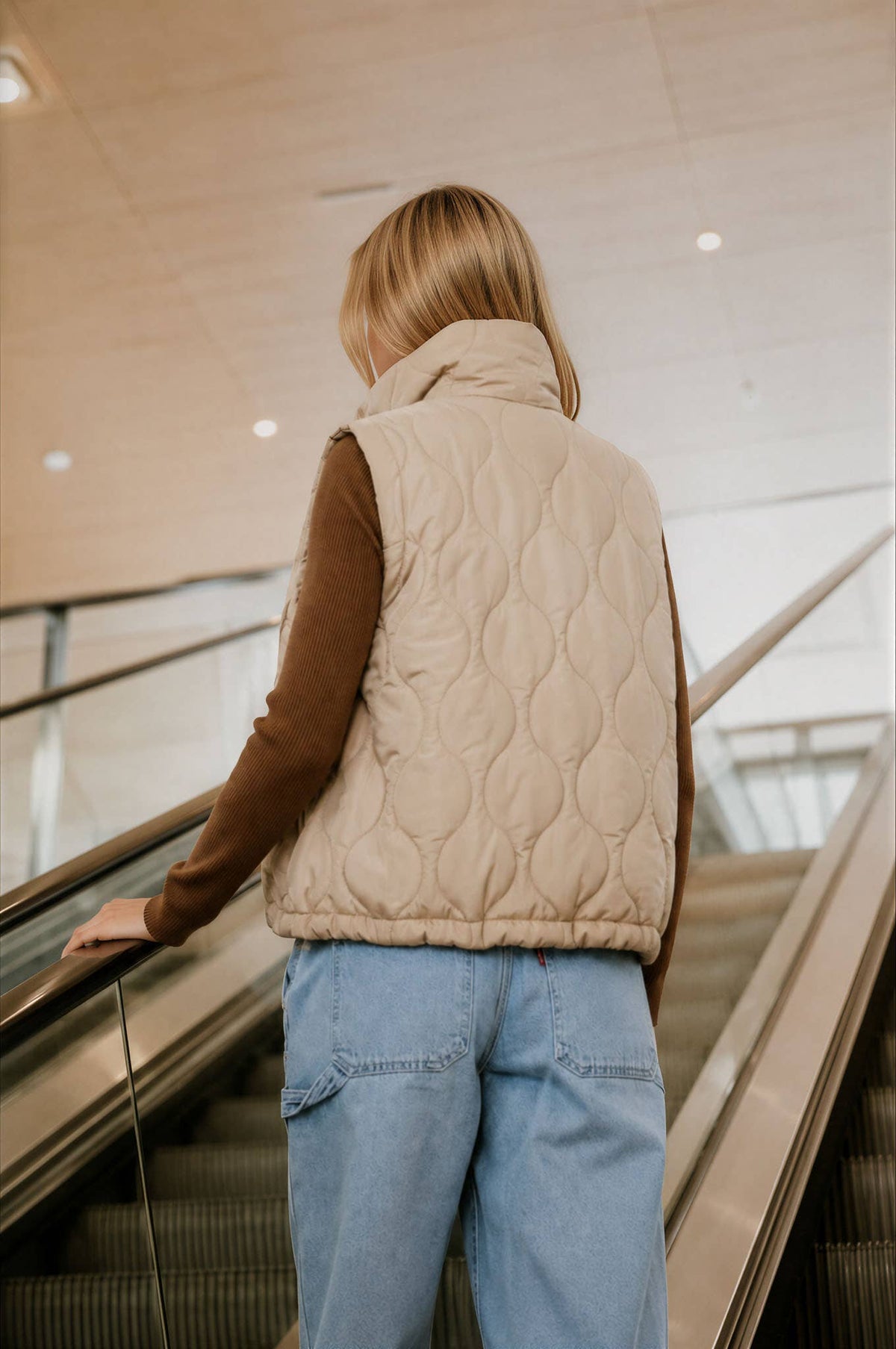 Plaid collar detail vest