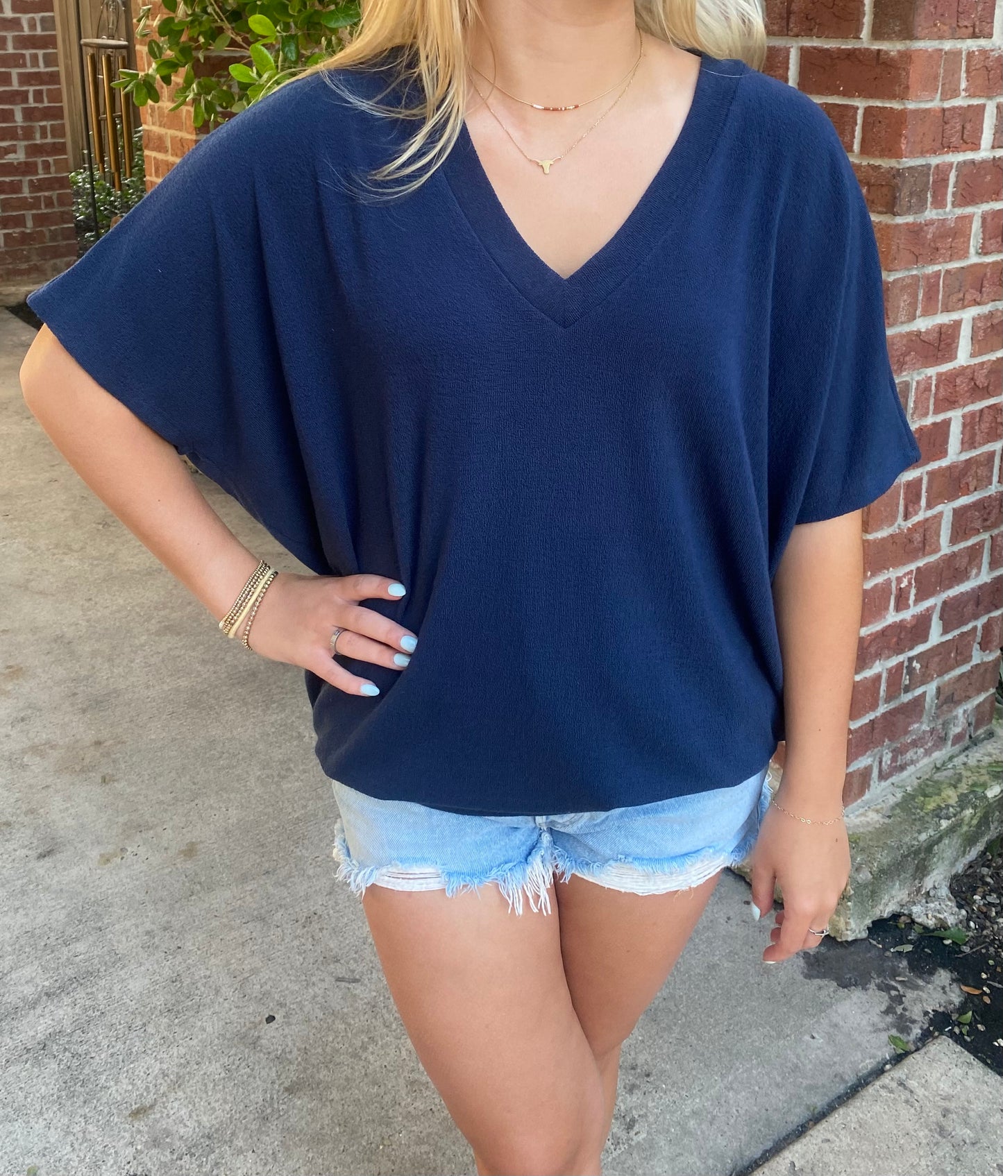 *Navy short sleeve vneck crepe hacci top