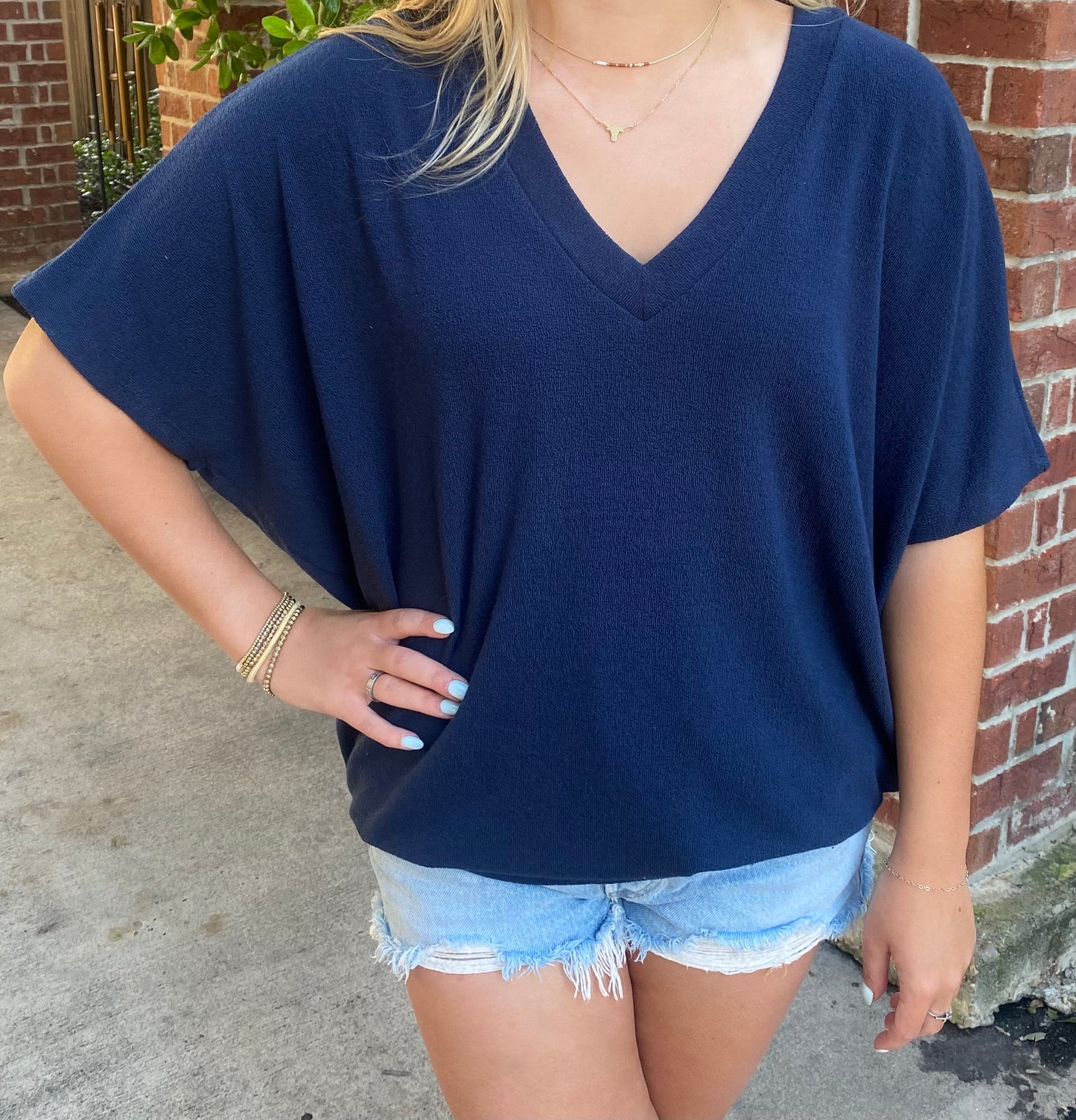 *Navy short sleeve vneck crepe hacci top